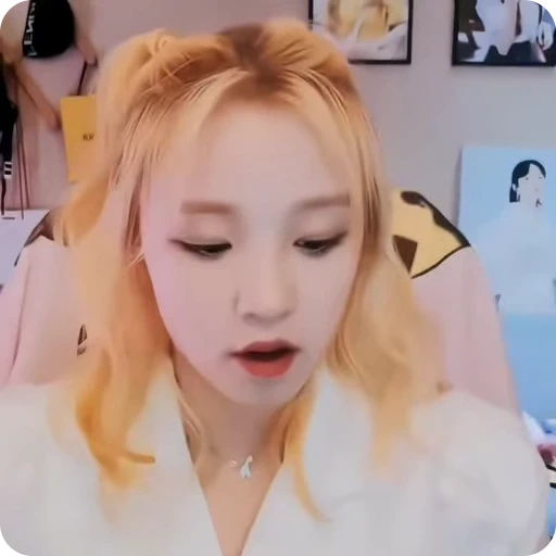 🧞‍♀️ Стикер «yuqi» для Telegram