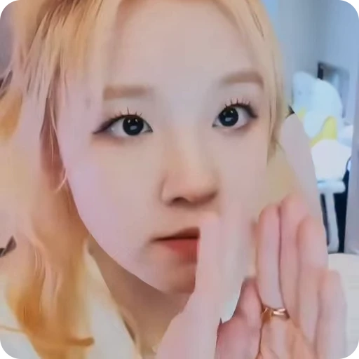 🧞‍♀️ Стикер «yuqi» для Telegram