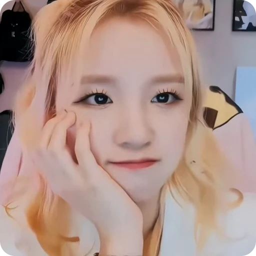 🧞‍♀️ Стикер «yuqi» для Telegram