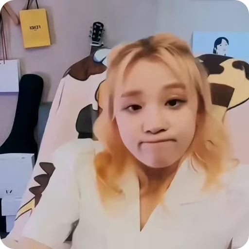 🧞‍♀️ Стикер «yuqi» для Telegram