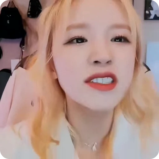 🧞‍♀️ Стикер «yuqi» для Telegram