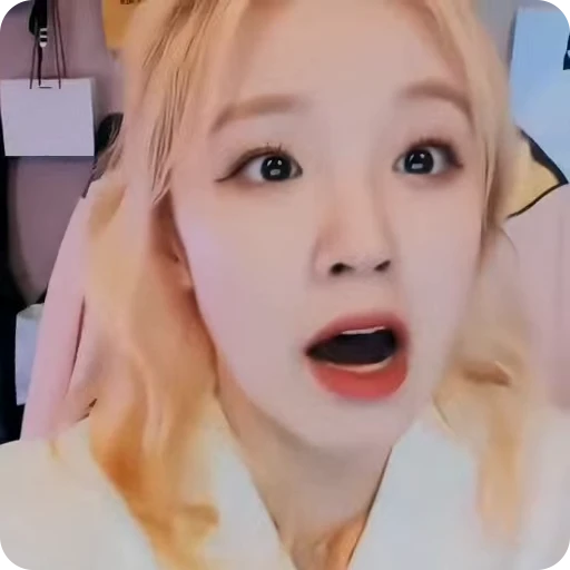 🧞‍♀️ Стикер «yuqi» для Telegram