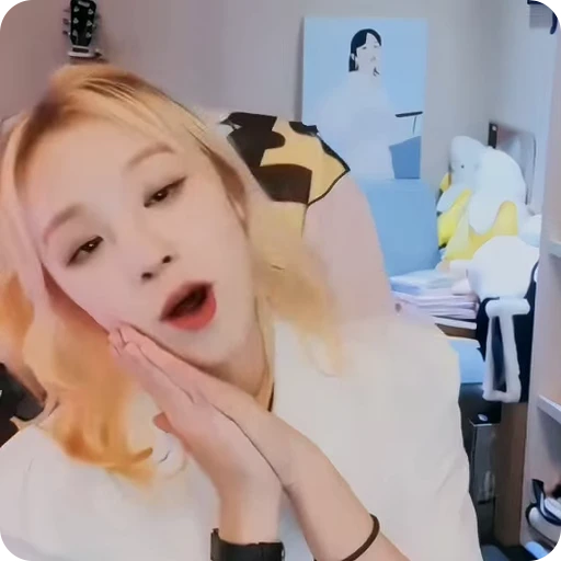 🧞‍♀️ Стикер «yuqi» для Telegram