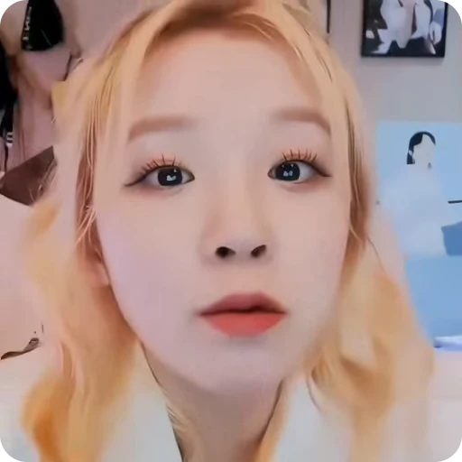 🧞‍♀️ Стикер «yuqi» для Telegram