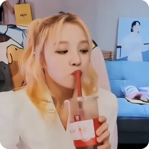 🧞‍♀️ Стикер «yuqi» для Telegram
