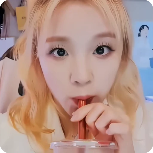 🧞‍♀️ Стикер «yuqi» для Telegram