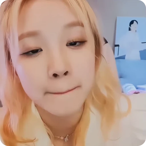 🧞‍♀️ Стикер «yuqi» для Telegram