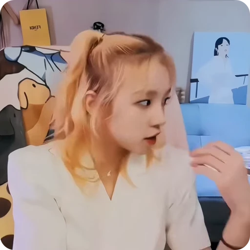 🧞‍♀️ Стикер «yuqi» для Telegram