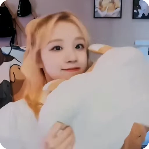 🧞‍♀️ Стикер «yuqi» для Telegram
