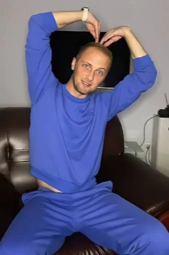 ♥️ Стикер «zubarefff» для Telegram
