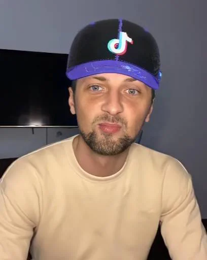 😊 Стикер «zubarefff» для Telegram