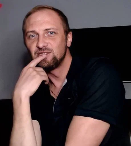 😗 Стикер «zubarefff» для Telegram