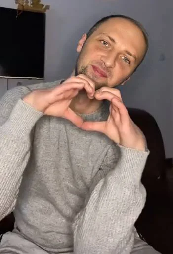 🥰 Стикер «zubarefff» для Telegram