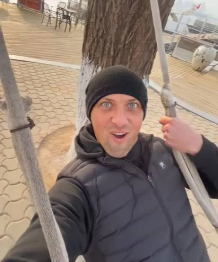 😲 Стикер «zubarefff» для Telegram